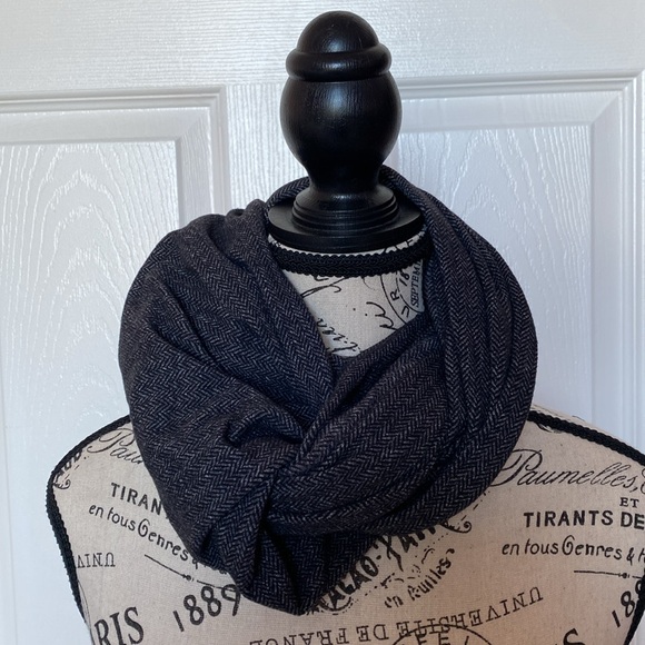 Ivivva by lululemon  Village Chill Scarf - Picture 4 of 11